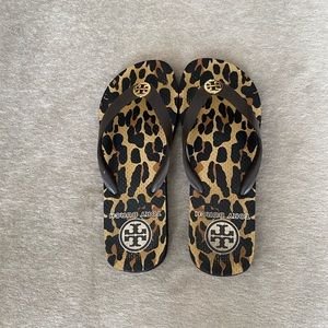 TORY BUTCH flip flops. 5.5 Excellent Condition
